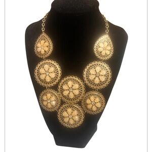 Vera Wang GoldTone Medallion Bibb Necklace Stunning Floral Statement